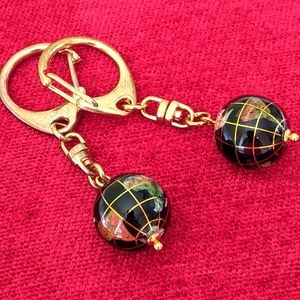 NWOT GLOBE PAIR OF KEYCHAINS